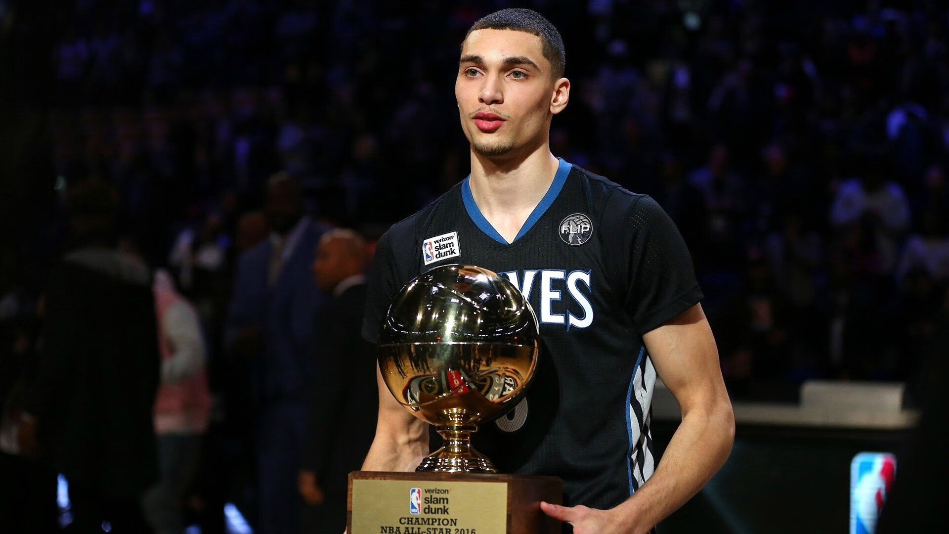 开云体育中国-王哲林完胜广东队，杰伦格林在NBA季后赛接管比赛